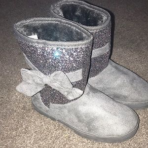 Gray sparkly BEBE Boots for girls Size 2 in kids     winter boots Sparkly & nice